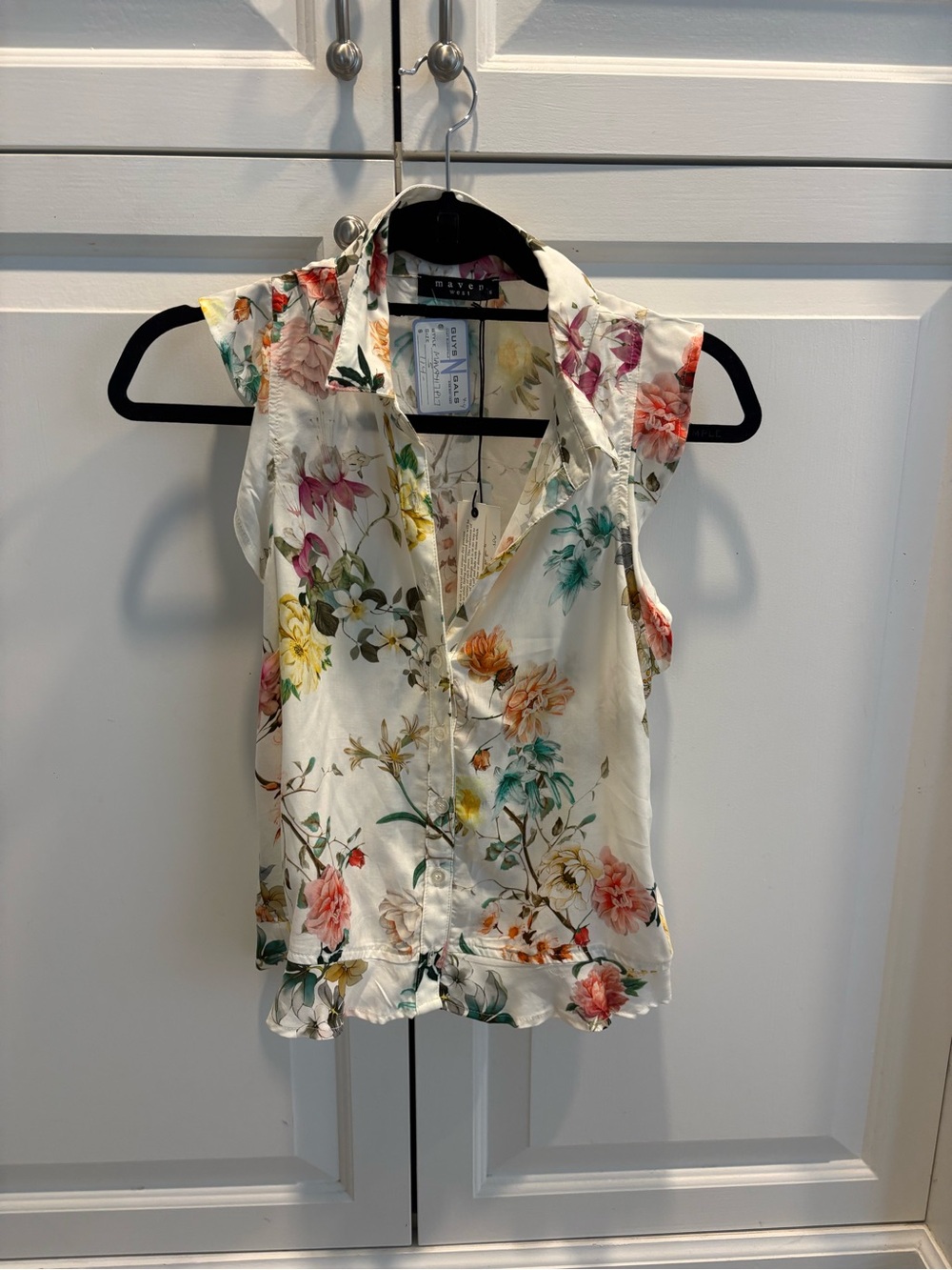Maven West Ivory Floral Button-Front Sleeveless Camisole